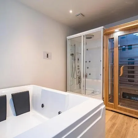 Apartment Steam - Baignoire Balneo Et Clim